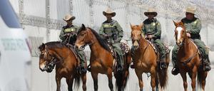 Eine US-Pferdepatrouille an der Grenze zu Mexiko. (Symbolbild)