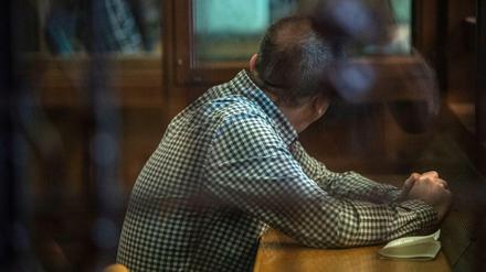 Der Angeklagte Ali K. sitzt vor Beginn der Verhandlung am 31. Juli im Landgericht. 