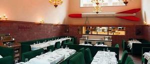 Schräge Kunst, exklusive Weine und mit Dirk Gieselmann ein neuer, der französischen Gourmetküche verpflichteter Koch