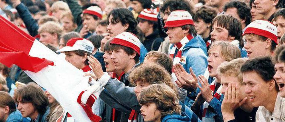 Unsere Liebe, unser Verein. Viele sind trotz der Abstürze weiter zum 1. FC Union gekommen.