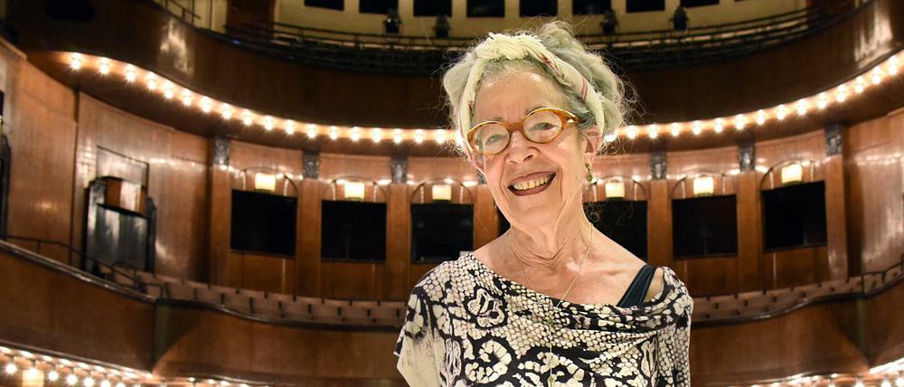 Die Choreografin Deborah Hay (78) im Hebbel am Ufer in Kreuzberg.