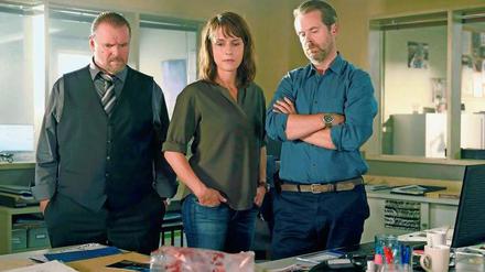 Was bleibt? Die Kollegen Lemp (Felix Vörtler), Brasch (Claudia Michelsen) und Köhler (Matthias Matschke) starren auf die Überreste einer Hand. 