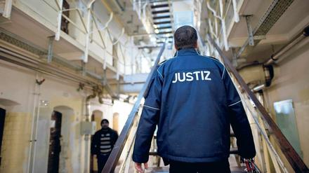 Das Vergewaltigungsopfer soll versucht haben eine Anzeige zu erstatten. Diese soll von einem Beamten zerrissen worden sein.