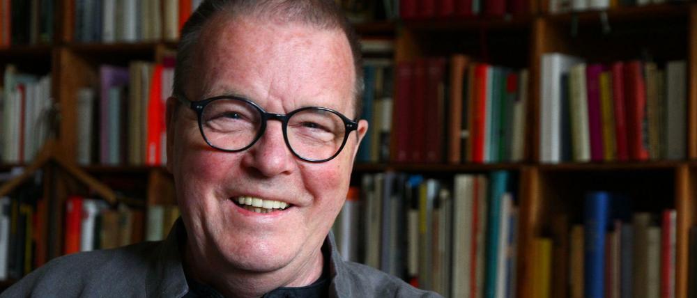 Michael Rutschky, Schriftsteller und Autor; 2013 fotografiert im Arbeitszimmer seiner Wohnung in Berlin-Kreuzberg. Foto: Thilo Rückeis