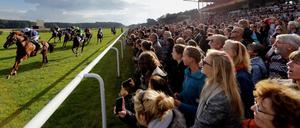 Wenn das Wetter stimmt, ist es einer der schönsten Plätze der Welt. Die Galopprennbahn Hoppegarten.