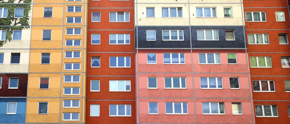 Farbig gestaltete Plattenbauten in Berlin (Symbolbild).