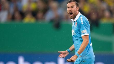 Lauter Fischkreutz. Der Uerdinger Ex-Borusse Kevin Großkreutz trug gegen den BVB sehr helles Königsblau.