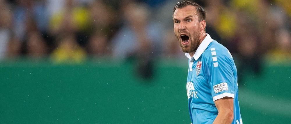 Lauter Fischkreutz. Der Uerdinger Ex-Borusse Kevin Großkreutz trug gegen den BVB sehr helles Königsblau.