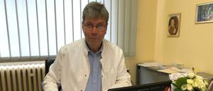 Johannes Becker, 61, führt seit 1991 eine Hausarztpraxis in Ruhland unweit der Grenze zu Sachsen.