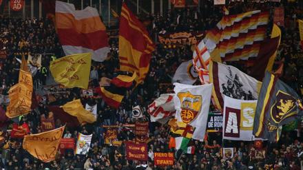 Die Fans von AS Rom im Stadio Olimpico.