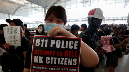 Demonstranten am Flughafen Hongkong.