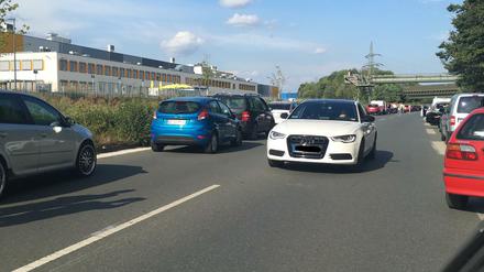 Ein ungeduldiger Verkehrsteilnehmer konnte die Aufhebung der Sperrung nicht abwarten.