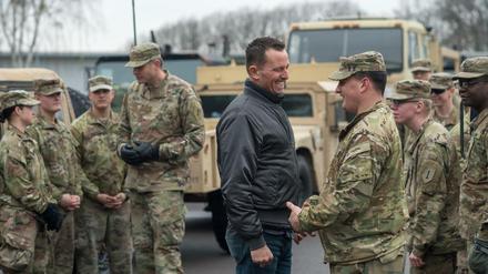 US-Botschafter Richard Grenell besucht US-Soldaten in Deutschland. 