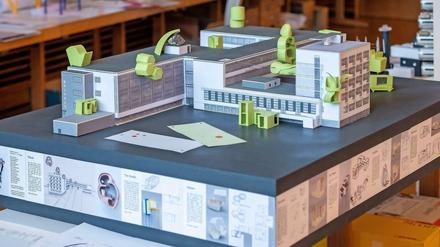 Schüler der Salvator-Schule gewannen den dritten Preis mit ihrer Version eines "besiedelten Bauhauses".