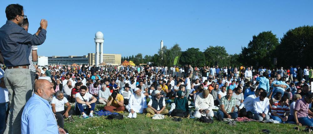 Das Gebet zum Opferfest fand erstmals im Freien statt - auf dem Tempelhofer Feld.