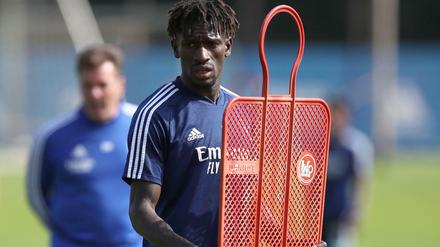 Schwere Stunden für ihn. Bakery Jatta beim Training mit der Mannschaft.