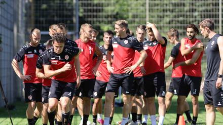 Das Abschlusstraining des FC Energie Cottbus vor dem DFB-Pokal-Spiel gegen den FC Bayern München.