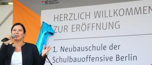 Wie viele Schulplätze fehlen denn nun? Bildungssenatorin Sandra Scheeres (SPD) bei der Schuleröffnung in Mahlsdorf. 