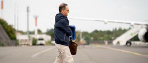 rsaHeiko Maas (SPD), Außenminister, geht zum Ersatz-Airbus A319 der Luftwaffe auf dem militärischen Teil des Flughafens Tegel.