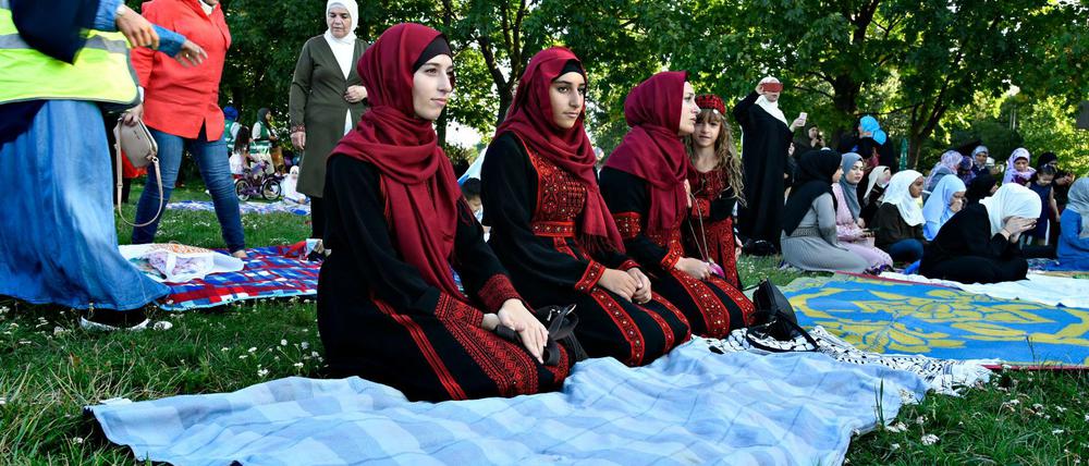 Frauen und Männer wurden streng getrennt.