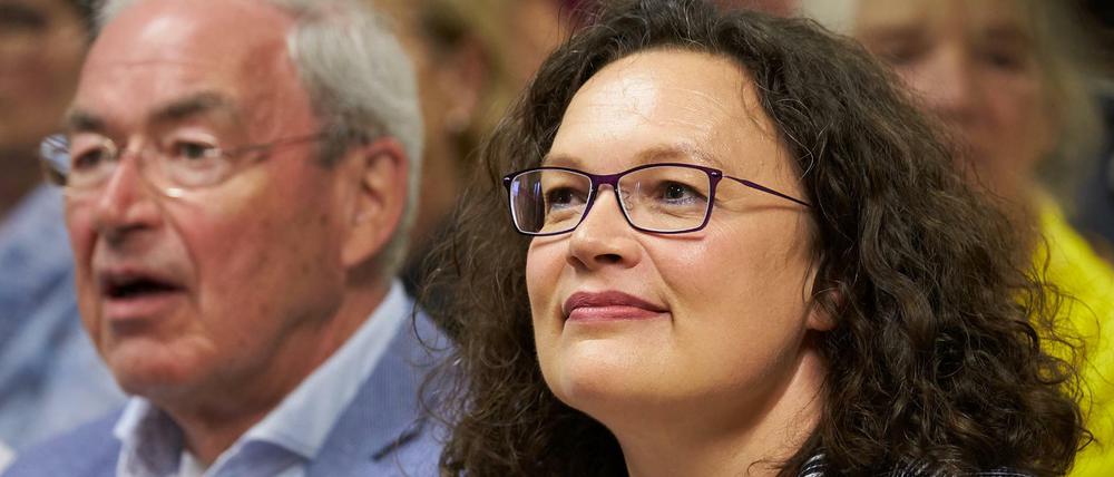 Andrea Nahles, ehemalige Vorsitzende der SPD, vor Beginn ihres Vortrages im Kloster Maria Laach