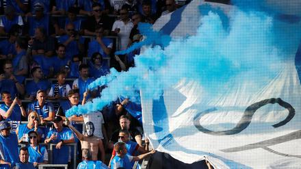 Rauchschwaden aus dem Block. Um die Zukunft des Chemnitzer FC scheint es nicht gut bestellt zu sein.