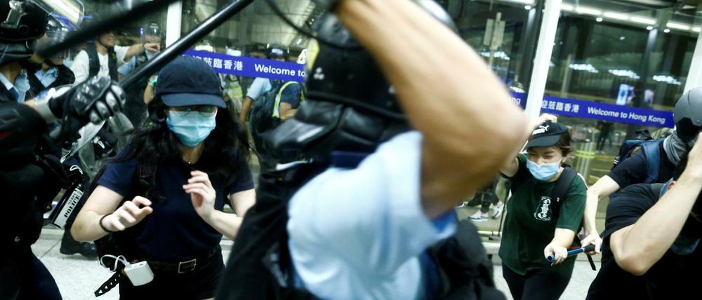 Noch ist die Hongkonger Polizei in Aktion - aber würde sie auf die Demonstranten schießen?