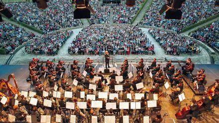 Für die Fankurve. Barenboim und sein Orchester sind Stammgäste in der Waldbühne.