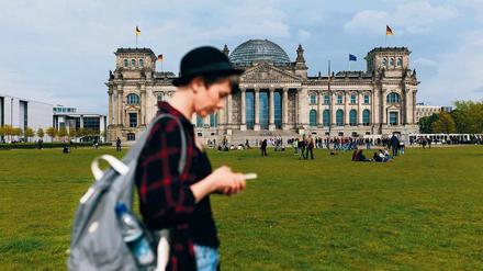 Berlin zieht an. Im ersten Halbjahr übernachteten vier Prozent mehr Gäste in Berliner Hotels und Unterkünften. 