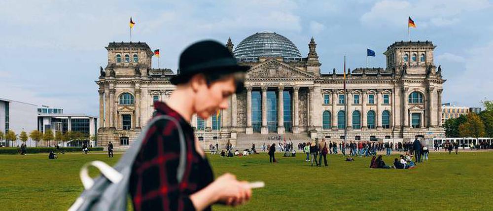 Berlin zieht an. Im ersten Halbjahr übernachteten vier Prozent mehr Gäste in Berliner Hotels und Unterkünften.