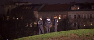 Nächtliche Polizeikontrolle im Görlitzer Park in Berlin-Kreuzberg.