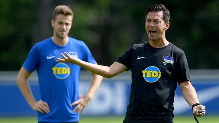 Energisch: Herthas Trainer Ante Covic erwartet beim Bundesliga-Auftakt gegen Bayern München einen mutigen Auftritt seines Teams.