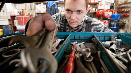 Mechaniker in einer Werkstatt. 