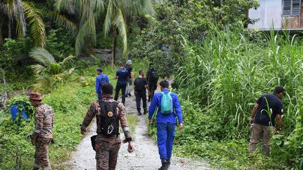 Rettungskräfte suchen in Malaysia nach dem vermissten Mädchen. Kurz darauf wurde eine Leiche gefunden.