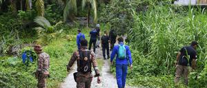 Rettungskräfte suchen in Malaysia nach dem vermissten Mädchen. Kurz darauf wurde eine Leiche gefunden.