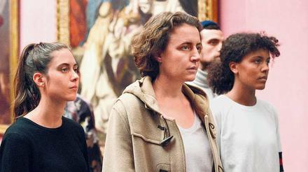 Beeindruckende Präsenz: Maren Eggert (mitte) als Astrid.