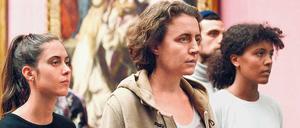 Beeindruckende Präsenz: Maren Eggert (mitte) als Astrid.