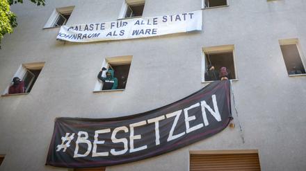 Aus Protest gegen steigende Mieten, spekulativen Leerstand und Wohnungsnot besetzten Aktivisten an Pfingsten mehrere Gebäude.