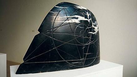 Unterm Helm. Rainer Kriesters „Schwarzes Fragment V Sonnenzeichen“. 