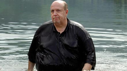 Nach der Werbung geht's weiter. Reiner Calmund macht sich 2003 bei Aufnahmen für einen Mobilfunkanbieter nass.