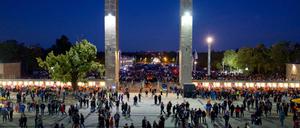 Vor dem Olympiastadion.