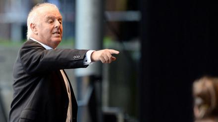 Der Dirigent Daniel Barenboim leitet das West-Eastern Divan Orchestra.