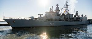 Die Fregatte Augsburg war des Einsatzes der Operation "Sophia" zur Bekämpfung von Schleusernetzwerken im Mittelmeer. 