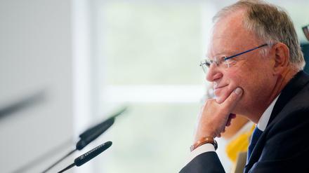 Sieht die langwierige Suche nach Nahles-Nachfolgern skeptisch: Stephan Weil 
