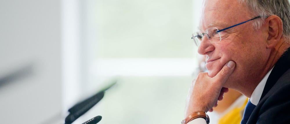 Sieht die langwierige Suche nach Nahles-Nachfolgern skeptisch: Stephan Weil