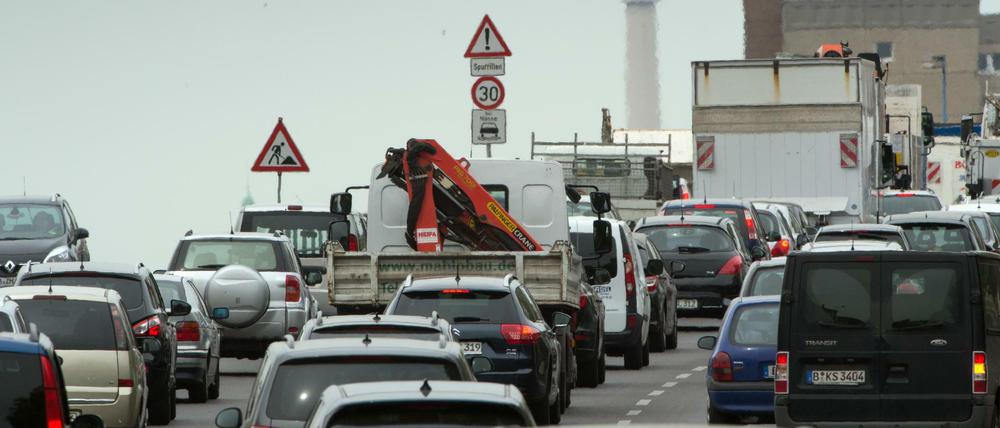 Die umkämpfte Stadt. Mit der neuen Straßenverkehrsordnung sollen Radler und Roller mehr Platz und Sicherheit bekommen.