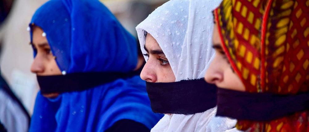 Geflüchtete aus Kaschmir protestieren in Muzaffarabad/Pakistan.
