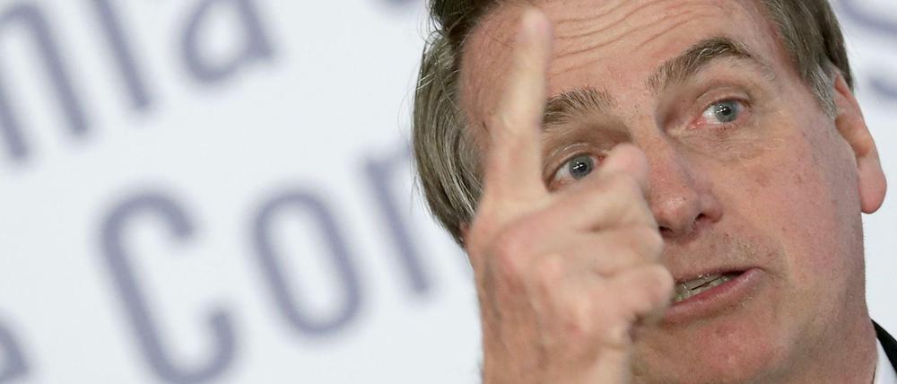Bolsonaro hat nach dem Stopp deutscher Projekte zum Schutz des Regenwaldes Bundeskanzlerin Merkel empfohlen, das Geld daheim zu verwenden.