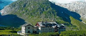 Die Berliner Hütte. Traumziel märkischer Alpinisten, im Hintergrund der Hornkees.