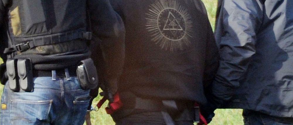 Spezialkräfte der GSG 9 nehmen Neonazi fest (Symbolbild). 